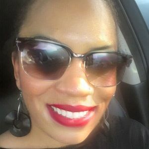 Meet your Posher, Constance